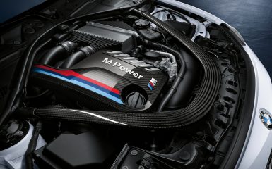 BMW M Performance poklopac motora, ugljična vlakna.